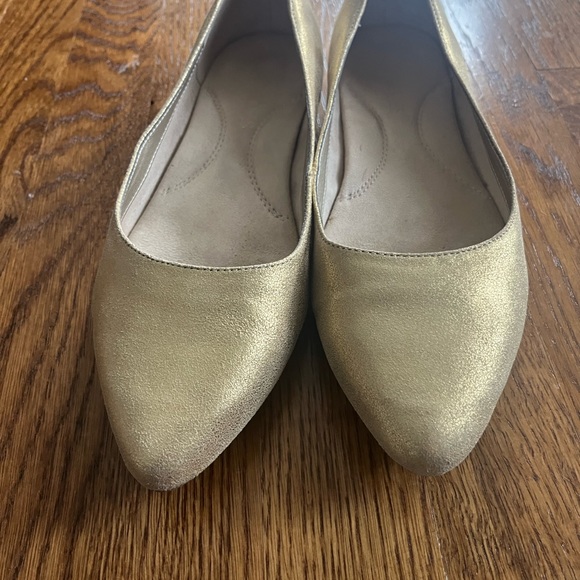 Aerosoles antiqued gold flats size 8 - Picture 4 of 5